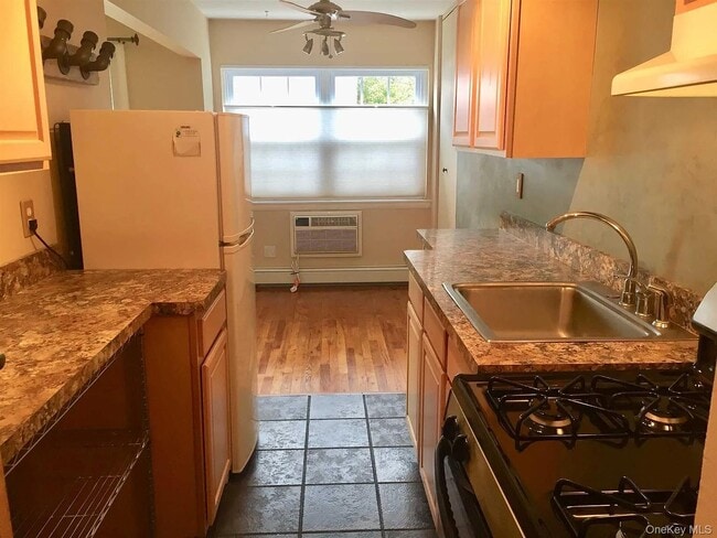 property at 8 Colonial Rd