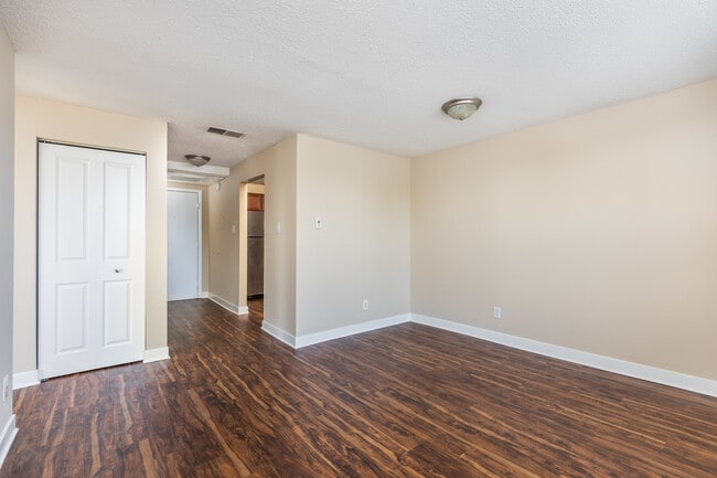 Senate Manor in Indianapolis, IN - Building Photo - Building Photo