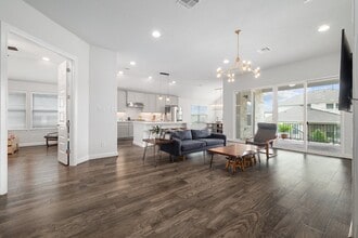 513 Elworth Path in Austin, TX - Foto de edificio - Building Photo