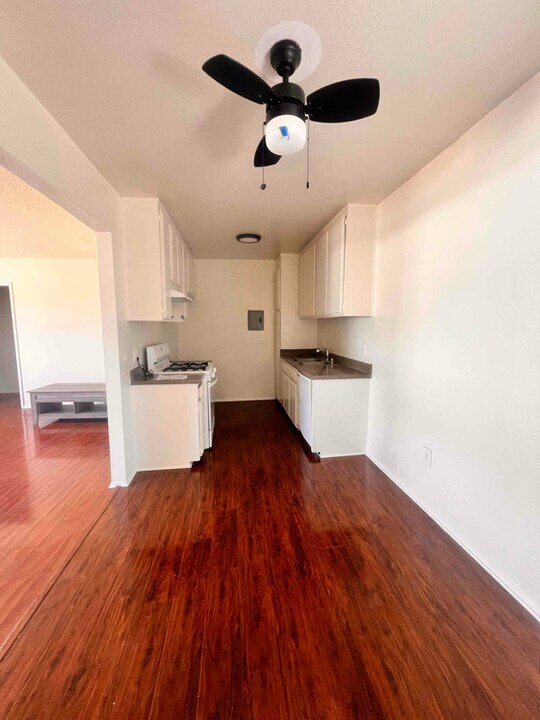 20957 Bryant St in Los Angeles, CA - Building Photo