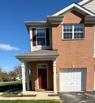 4245 Savoy Ln in McHenry, IL - Building Photo