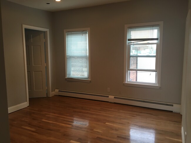 291 Silver St, Unit 3 in Boston, MA - Building Photo - Building Photo