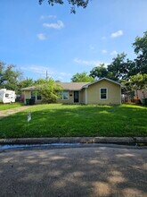 1221 Bayswater Dr in Houston, TX - Building Photo - Building Photo