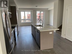 12 Terrace Bay Ln in Richmond Hill, ON - Building Photo - Building Photo