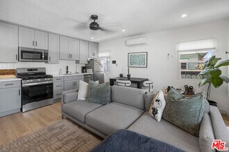 2422 W 30th St in Los Angeles, CA - Building Photo - Building Photo