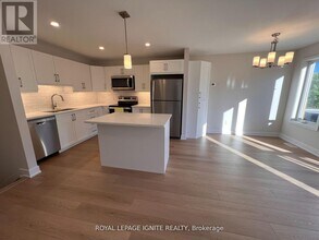 93 Whitcomb Cres in Smiths Falls, ON - Building Photo - Building Photo