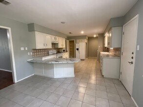 1822 Greenwood Ln in Kingsland, TX - Building Photo - Building Photo