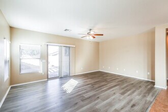 526 W Calle Sombra Linda in Sahuarita, AZ - Foto de edificio - Building Photo