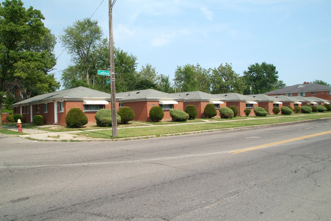 Corte Villas in Detroit, MI - Foto de edificio