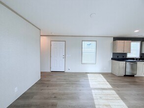 52758 S Yorktown Ct in New Baltimore, MI - Building Photo - Building Photo