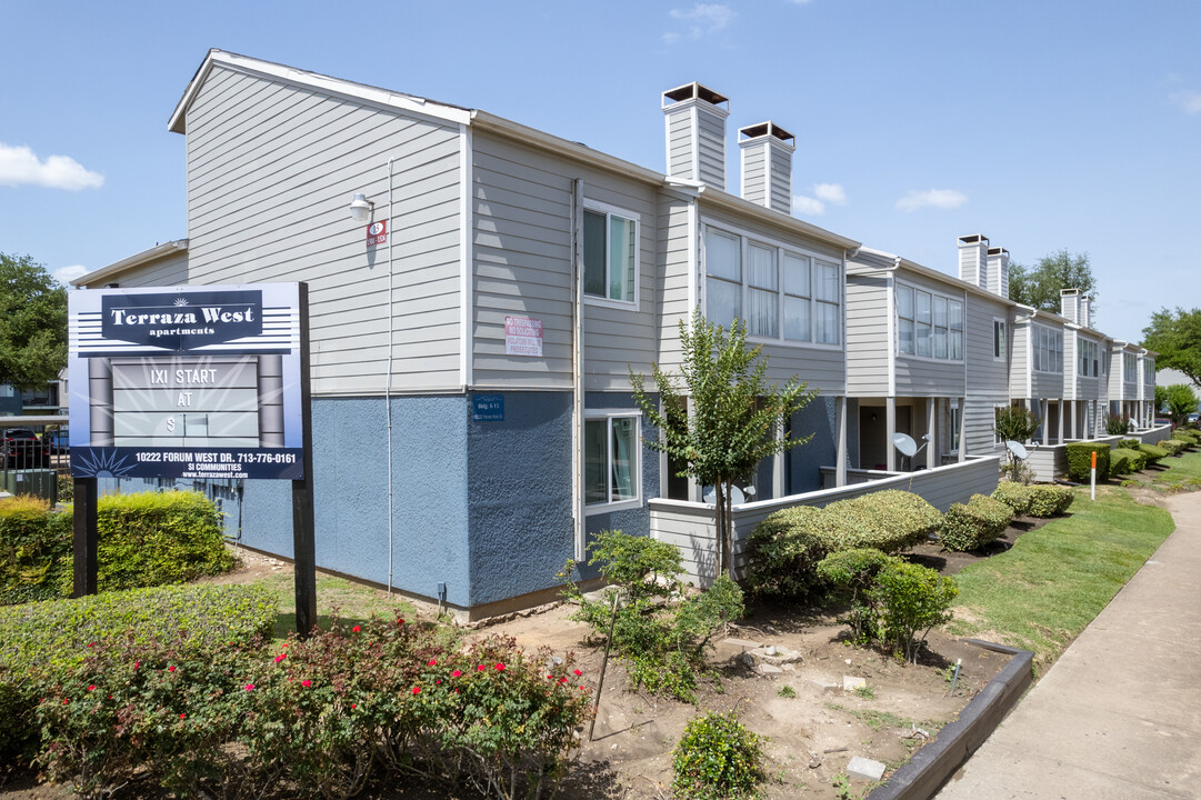 Terraza West Apartments in Houston, TX - Building Photo