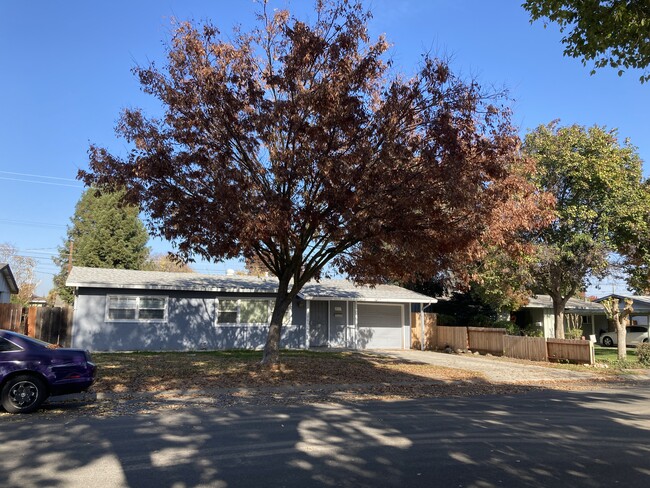 901 Whittier Ave in Modesto, CA - Building Photo - Building Photo