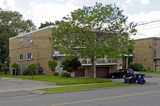 242-244 Wilmington Ave in Toronto, ON - Building Photo - Primary Photo