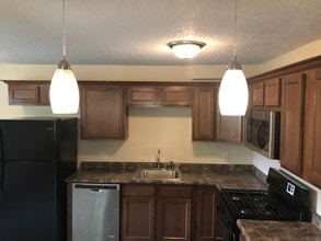 7918 9th St W in Rock Island, IL - Foto de edificio - Building Photo