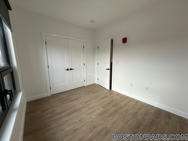 199 Gardner St in Boston, MA - Foto de edificio - Building Photo