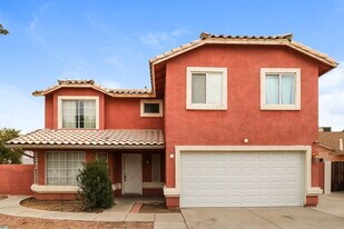 8642 W Alvarado Rd in Phoenix, AZ - Building Photo