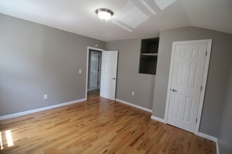 209 Tibbetts Rd, Unit 1st floor in Yonkers, NY - Foto de edificio - Building Photo