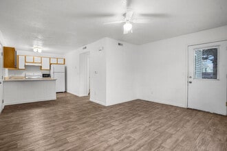Lakeview Apartments in Tooele, UT - Foto de edificio - Building Photo