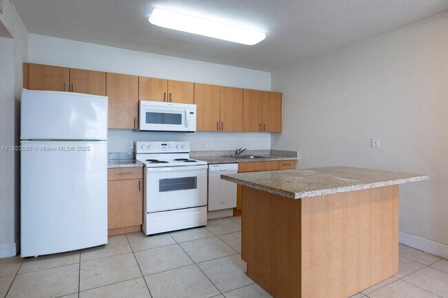 423 NE 23rd St in Miami, FL - Building Photo - Building Photo