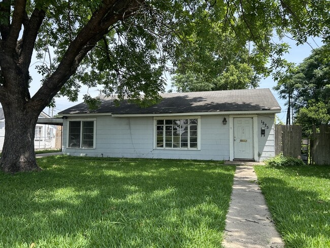 property at 1225 Delhi St