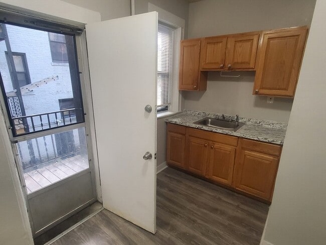 76 Walnut Park, Unit 1 in Boston, MA - Building Photo - Building Photo