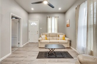 744 E Cucharras St in Colorado Springs, CO - Building Photo - Building Photo
