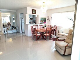 308 Markham N in Deerfield Beach, FL - Building Photo