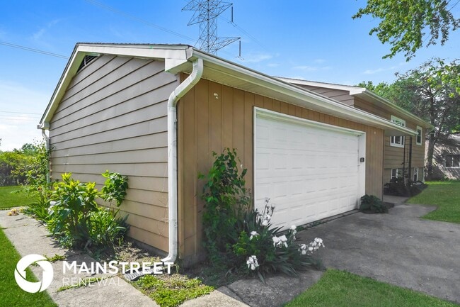 815 Spring Valley Dr, Unit 1 in Indianapolis, IN - Building Photo - Building Photo