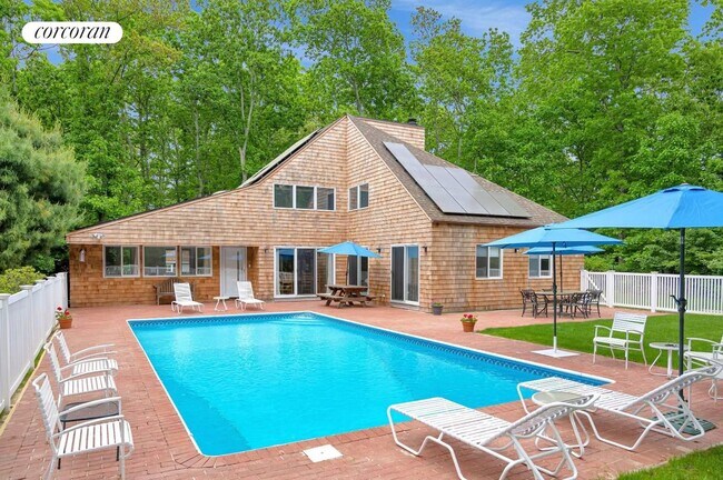property at 11 Wagon Ln