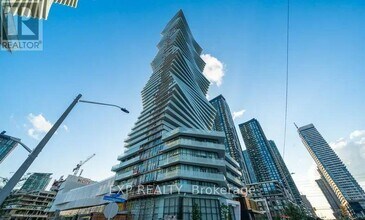 3900 Confederation Pkwy in Mississauga, ON - Building Photo - Building Photo