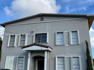 2345 NW Flagler Terrace in Miami, FL - Building Photo