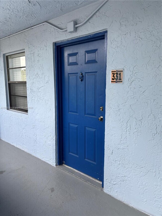 9460 Fontainebleau Blvd in Miami, FL - Building Photo - Building Photo