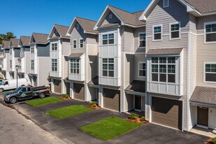 Amelia Villages in Nashua, NH - Building Photo