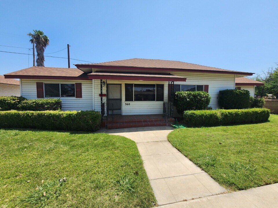 360 West Ave in Gustine, CA - Building Photo