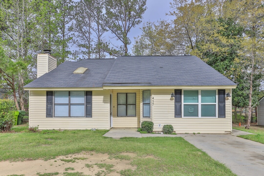 417 Greenlake Dr in Hopkins, SC - Building Photo