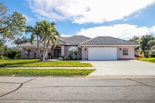 521 Penny Royal Pl in Venice, FL - Building Photo