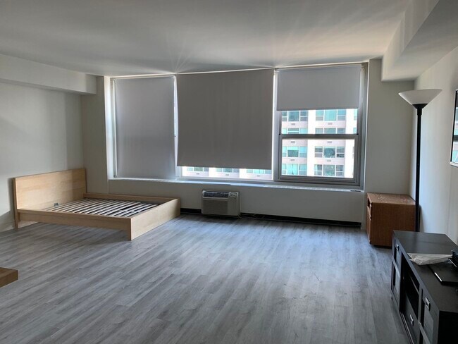 3600 N Lake Shore Dr, Unit 1723 in Chicago, IL - Building Photo - Building Photo