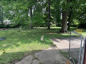 4433 Lynnview Dr in Louisville, KY - Foto de edificio - Building Photo