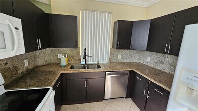 6960 SW 39th St in Davie, FL - Building Photo - Building Photo