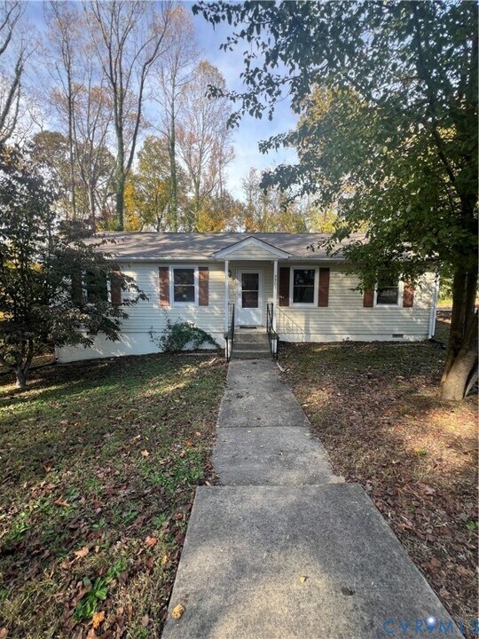 3301 Fisher Ave in Hopewell, VA - Building Photo