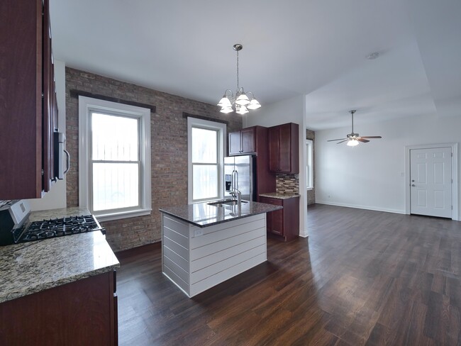 3156 N Central Park Ave, Unit 1R in Chicago, IL - Building Photo - Building Photo