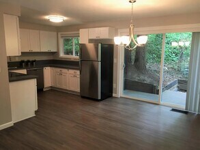 271 Cervantes in Lake Oswego, OR - Building Photo - Building Photo