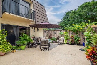 1208 12th Ct in Palm Beach Gardens, FL - Building Photo - Building Photo