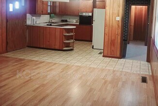 600 Paw Paw Rd in Roland, OK - Foto de edificio - Building Photo