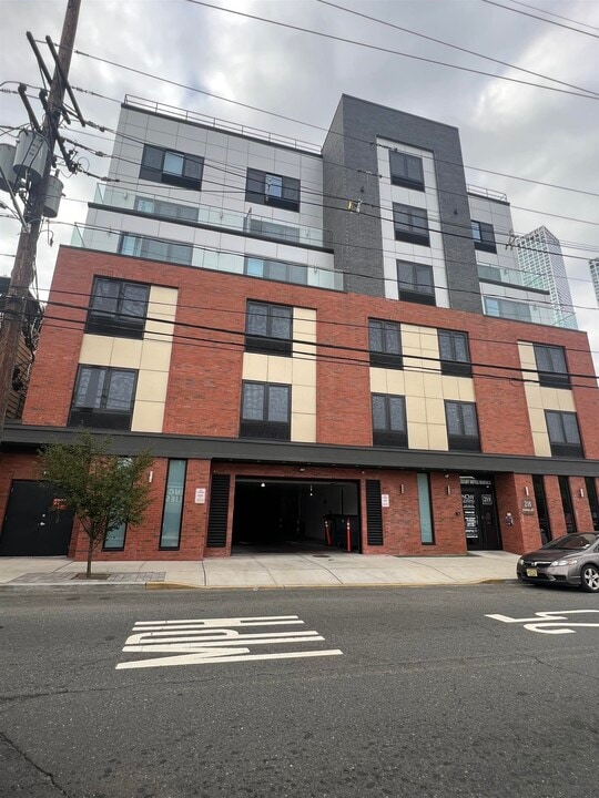 211 Baldwin Ave in Jersey City, NJ - Building Photo