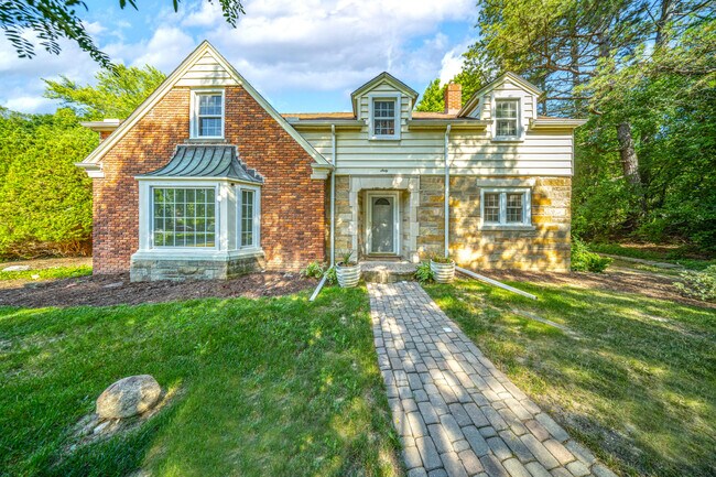 60 Devon Rd in Bloomfield Township, MI - Building Photo - Building Photo