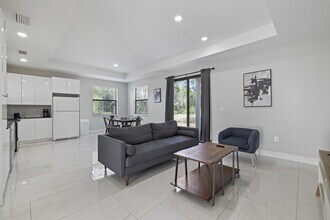 674 Windermere Dr in Lehigh Acres, FL - Building Photo - Building Photo