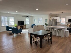 304 Pine Knoll Dr in Greenville, SC - Building Photo - Building Photo