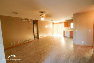 524 Stone Pointe Dr in Manhattan, KS - Building Photo - Building Photo