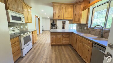 1357 E Milne Ln in Cottonwood Heights, UT - Foto de edificio - Building Photo